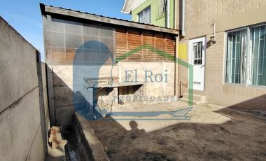 CASA DE TRES PISOS EN ARRIENDO