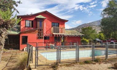 Leon Propiedades vende parcela con gran casa en sector Cuyuncavi, Curacaví.