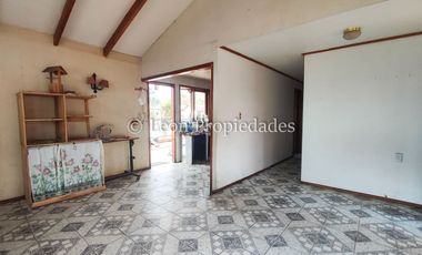 Leon Propiedades vende parcela con gran casa en sector Cuyuncavi, Curacaví.
