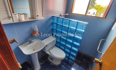 Leon Propiedades vende parcela con gran casa en sector Cuyuncavi, Curacaví.