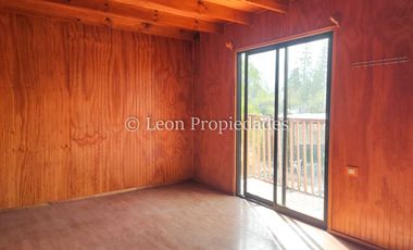 Leon Propiedades vende parcela con gran casa en sector Cuyuncavi, Curacaví.