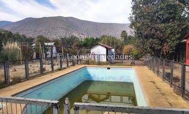 Leon Propiedades vende parcela con gran casa en sector Cuyuncavi, Curacaví.