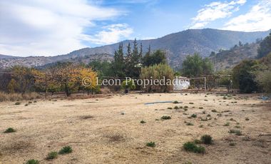 Leon Propiedades vende parcela con gran casa en sector Cuyuncavi, Curacaví.