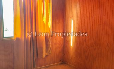 Leon Propiedades vende parcela con gran casa en sector Cuyuncavi, Curacaví.