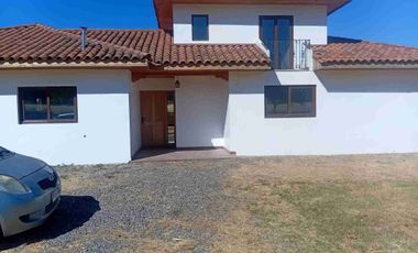 Se vende o arrienda casa en Santa Cruz