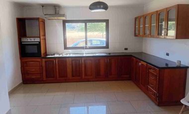 Se vende o arrienda casa en Santa Cruz