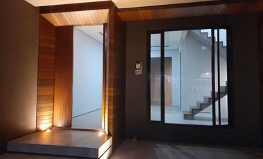 Jual Rumah TROPICAL MODERN 5 menit ke gerbang TOL PASTEUR Bandung 3 Lantai MURAH