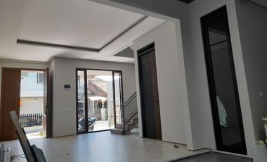 Jual Rumah TROPICAL MODERN 5 menit ke gerbang TOL PASTEUR Bandung 3 Lantai MURAH