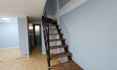 Arriendo Casa Remodelada 2 Pisos – 2 Dormitorios + 1 Baño en San Bernardo Condominio Valle Nevado