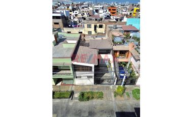 Oportunidad Para Desarrolladores E Inversionistas — Frente A Parque En Cercado De Lima