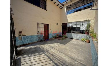 Oportunidad Para Desarrolladores E Inversionistas — Frente A Parque En Cercado De Lima