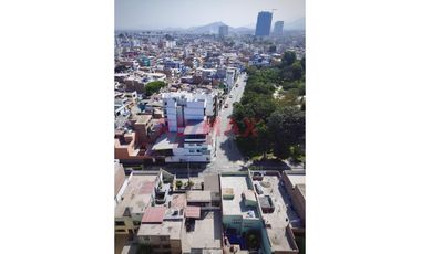 Oportunidad Para Desarrolladores E Inversionistas — Frente A Parque En Cercado De Lima