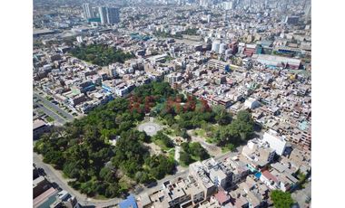 Oportunidad Para Desarrolladores E Inversionistas — Frente A Parque En Cercado De Lima