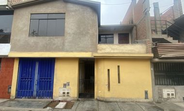 Se Vende Amplia Casa De 2 Pisos Ubicada En Una Zona Estratégica De Villa Los Reyes