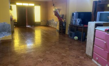 Se Vende Amplia Casa De 2 Pisos Ubicada En Una Zona Estratégica De Villa Los Reyes