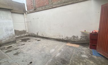 Se Vende Amplia Casa De 2 Pisos Ubicada En Una Zona Estratégica De Villa Los Reyes