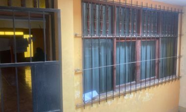 Se Vende Amplia Casa De 2 Pisos Ubicada En Una Zona Estratégica De Villa Los Reyes