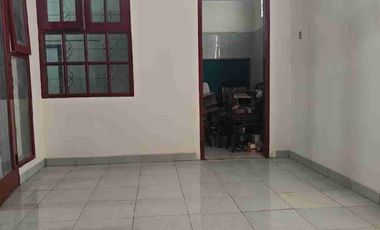 Disewakan Arcamanik baru renovasi 1.5 lantai culdesak dekat sport jabar