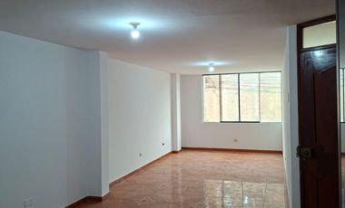Casa con Local Frente a Parque en Lucyana