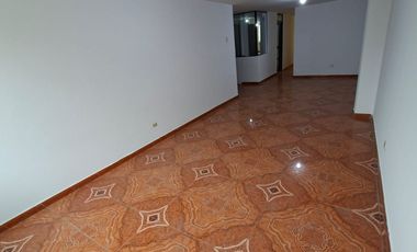 Casa con Local Frente a Parque en Lucyana