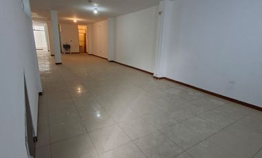 Casa con Local Frente a Parque en Lucyana