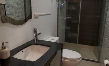 SURCO, COMODO DEPARTAMENTO TRIPLEX 4 DORM