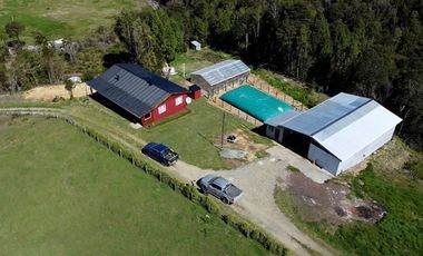 Se vende casa con 5,7 hectáreas con bodega