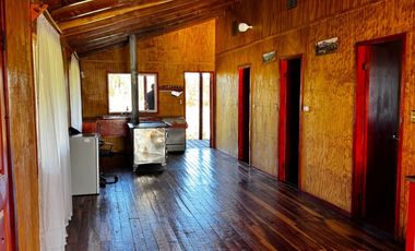 Se vende casa con 5,7 hectáreas con bodega