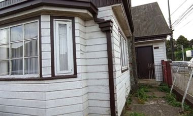 AVENIDA ERRAZURIZ, CASA, DEPTO Y DOS CABAÑAS $ 275.0000.0000