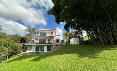 SE ARRIENDA  CASA  RIONEGRO  ANTIOQUIA
