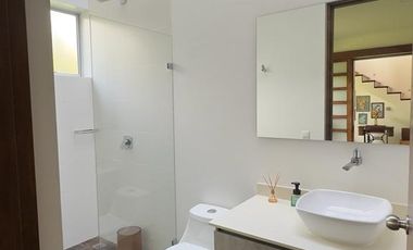 SE ARRIENDA  CASA  RIONEGRO  ANTIOQUIA