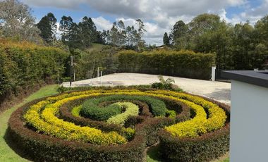 SE ARRIENDA  CASA  RIONEGRO  ANTIOQUIA