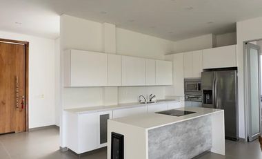 SE ARRIENDA  CASA  RIONEGRO  ANTIOQUIA