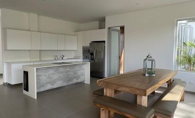 SE ARRIENDA  CASA  RIONEGRO  ANTIOQUIA