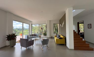 SE ARRIENDA  CASA  RIONEGRO  ANTIOQUIA