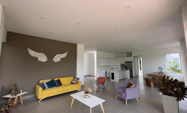 SE ARRIENDA  CASA  RIONEGRO  ANTIOQUIA