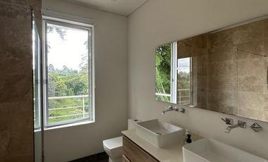 SE ARRIENDA  CASA  RIONEGRO  ANTIOQUIA