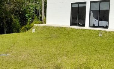 SE ARRIENDA  FINCA  RIONEGRO  ANTIOQUIA