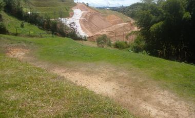 SE ARRIENDA  FINCA  MARINLLA  ANTIOQUIA