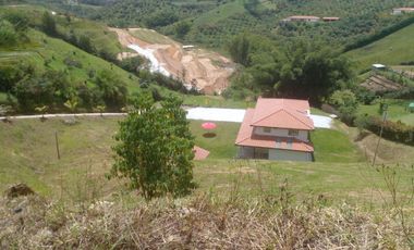 SE ARRIENDA  FINCA  MARINLLA  ANTIOQUIA