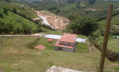 SE ARRIENDA  FINCA  MARINLLA  ANTIOQUIA
