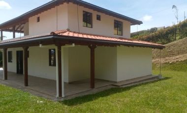 SE ARRIENDA  FINCA  MARINLLA  ANTIOQUIA