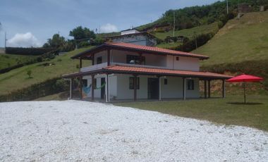 SE ARRIENDA  FINCA  MARINLLA  ANTIOQUIA