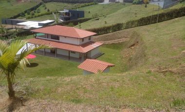 SE ARRIENDA  FINCA  MARINLLA  ANTIOQUIA