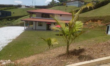 SE ARRIENDA  FINCA  MARINLLA  ANTIOQUIA