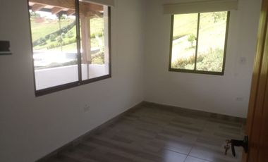 SE ARRIENDA  FINCA  MARINLLA  ANTIOQUIA