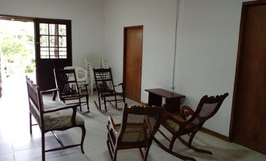 SE ARRIENDA  CASA  RIONEGRO  ANTIOQUIA