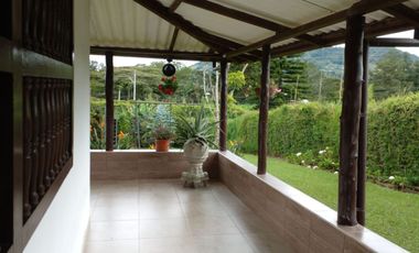 SE ARRIENDA  CASA  RIONEGRO  ANTIOQUIA