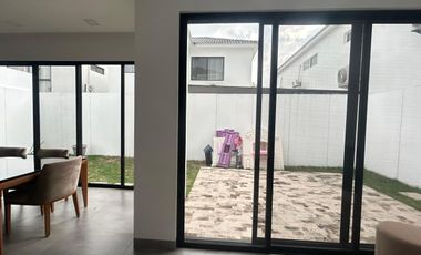 Punta Esmeralda, Renta de Hermosa Casa de 3 Dormitorios