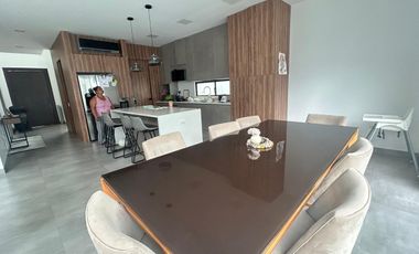 Punta Esmeralda, Renta de Hermosa Casa de 3 Dormitorios